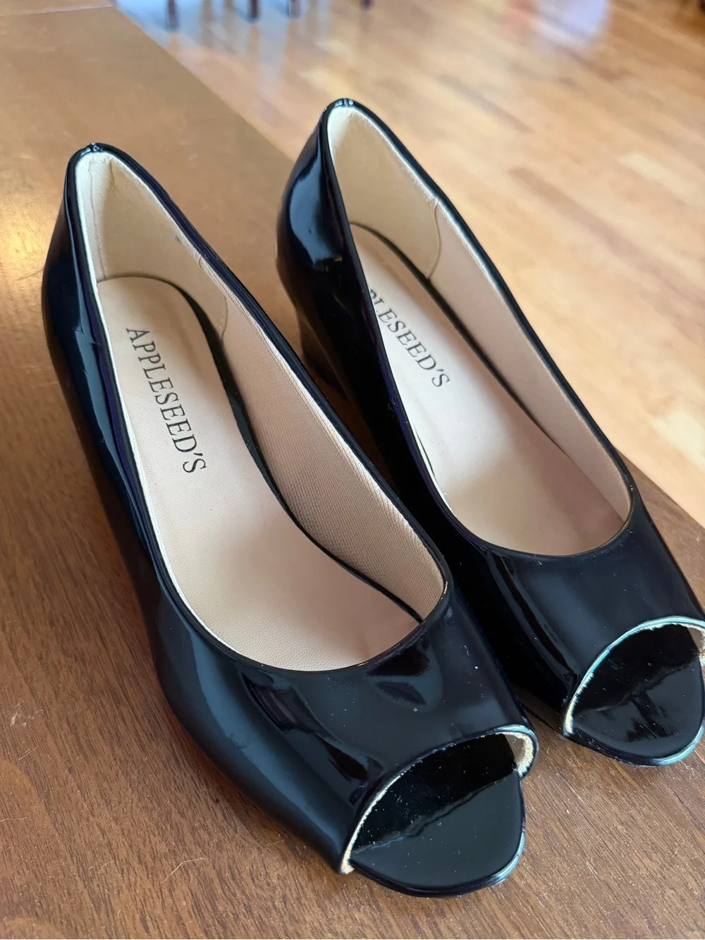 👉🏼LIKE NEW👈🏼 Women’s Peep Toe Patent Leather Wedge Pump Sz: 7W